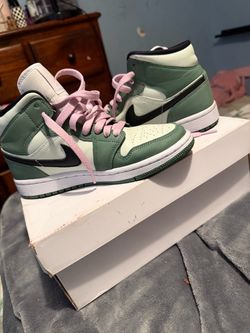 Air Jordan 1 MID SE