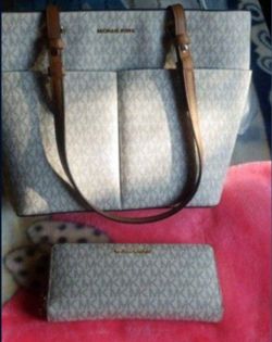 Michael Kors Purse With Wallet