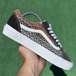 VANS OLD SKOOL (Size 8, Men’s)
