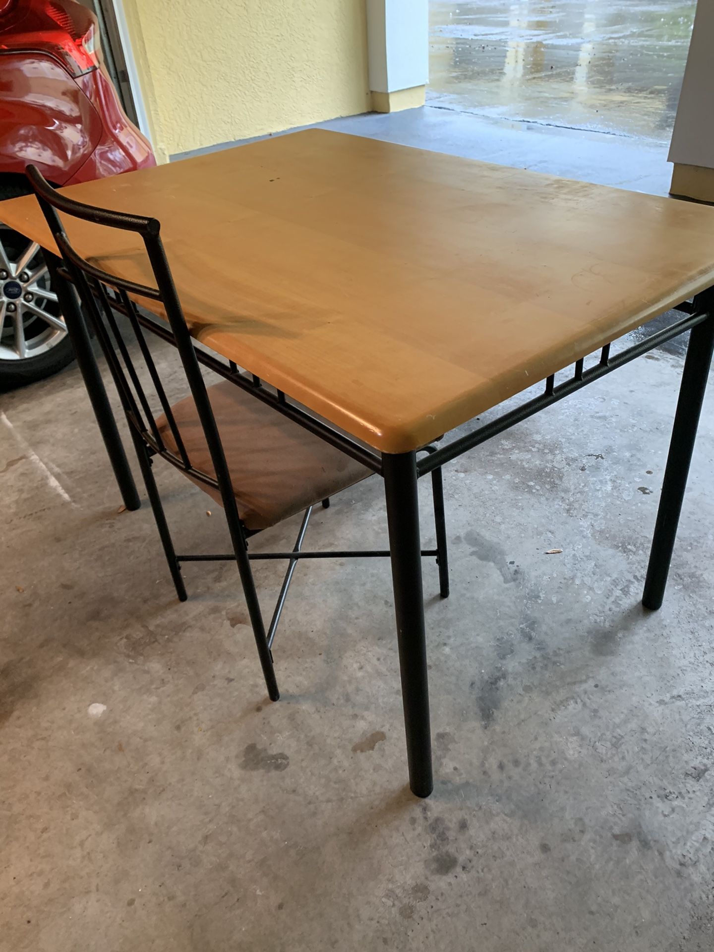 Kitchen table 2 chairs