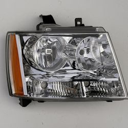 2007 2008 2009 2010 2011 2012 2013 2014 Chevy Suburban Taho Avalanche Headlight Right Passenger Side