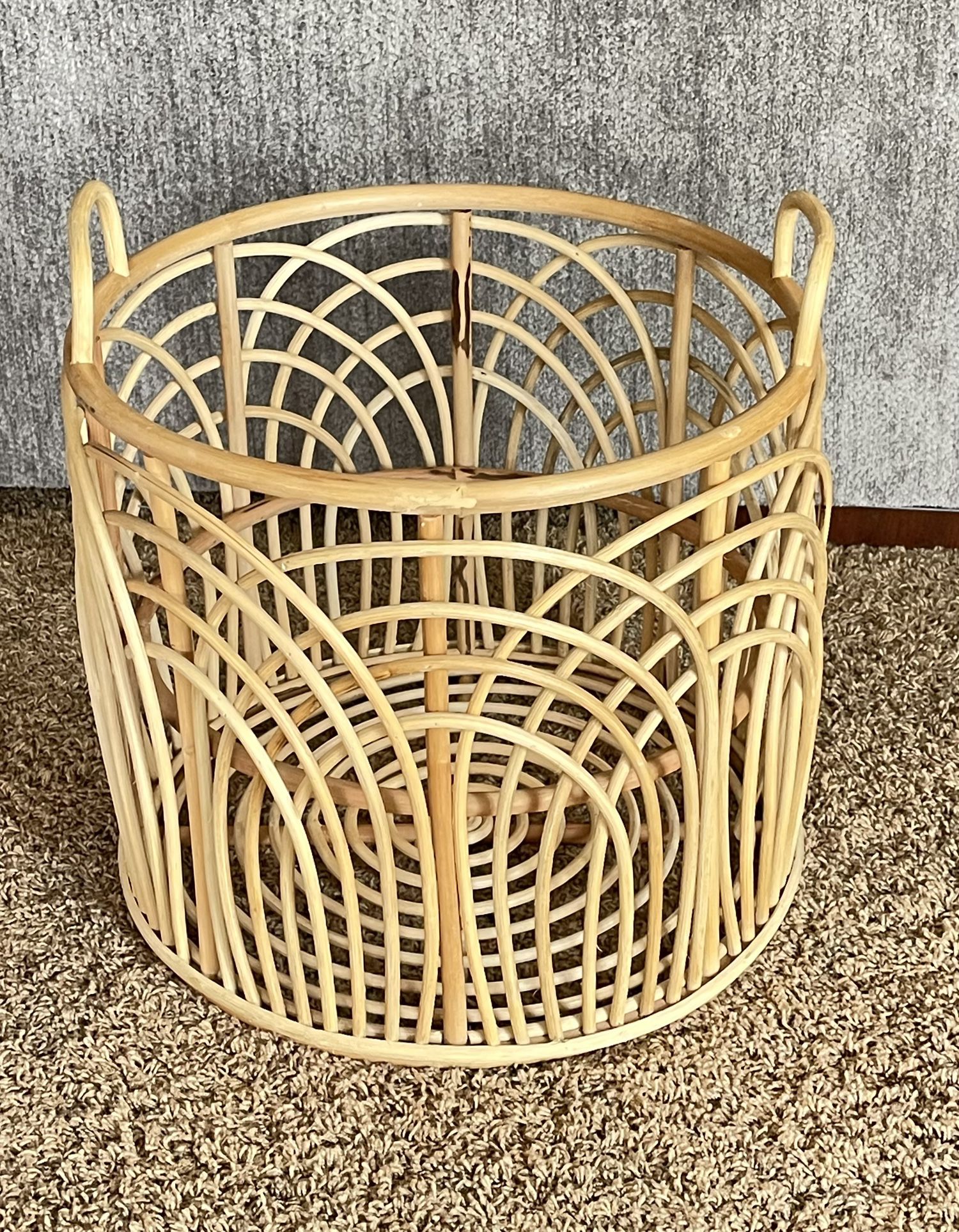 BEAUTIFUL ARCH BOHO LARGE RATTAN WICKER WOOD BASKET FOR LAUNDRY BLANKETS ETC 16” TALL 17” W 