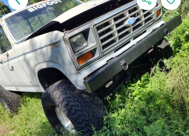 1985 Ford Monster Truck Needs Tank Hooked up 