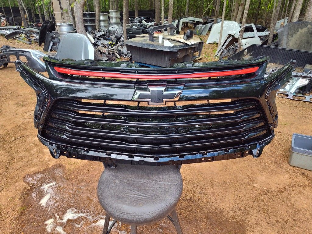 Front Grill 2021 To 2023 Chevy Blazer This Is A OEM Part In Excellent Condition