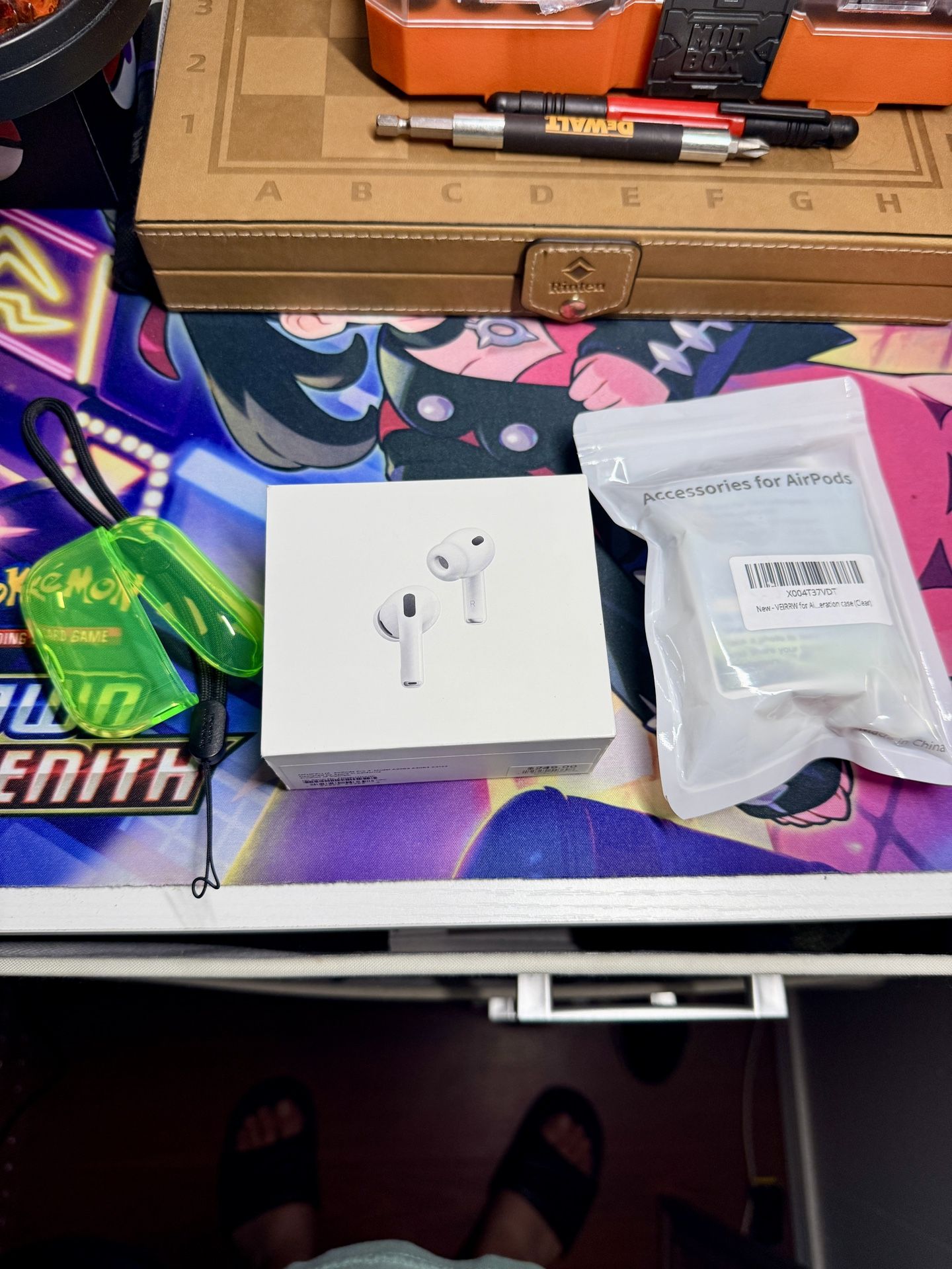 Apple AirPods Pro 3 !! (LIKE NEW) !!