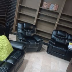 *Wow!!!*---Stellar Santiago Black Leather Reclining Living Room Sets---Delivery/Financing Available🤭