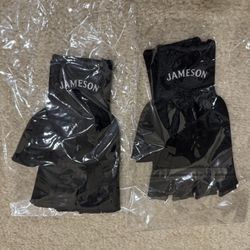 2 Pairs of gloves 4 total