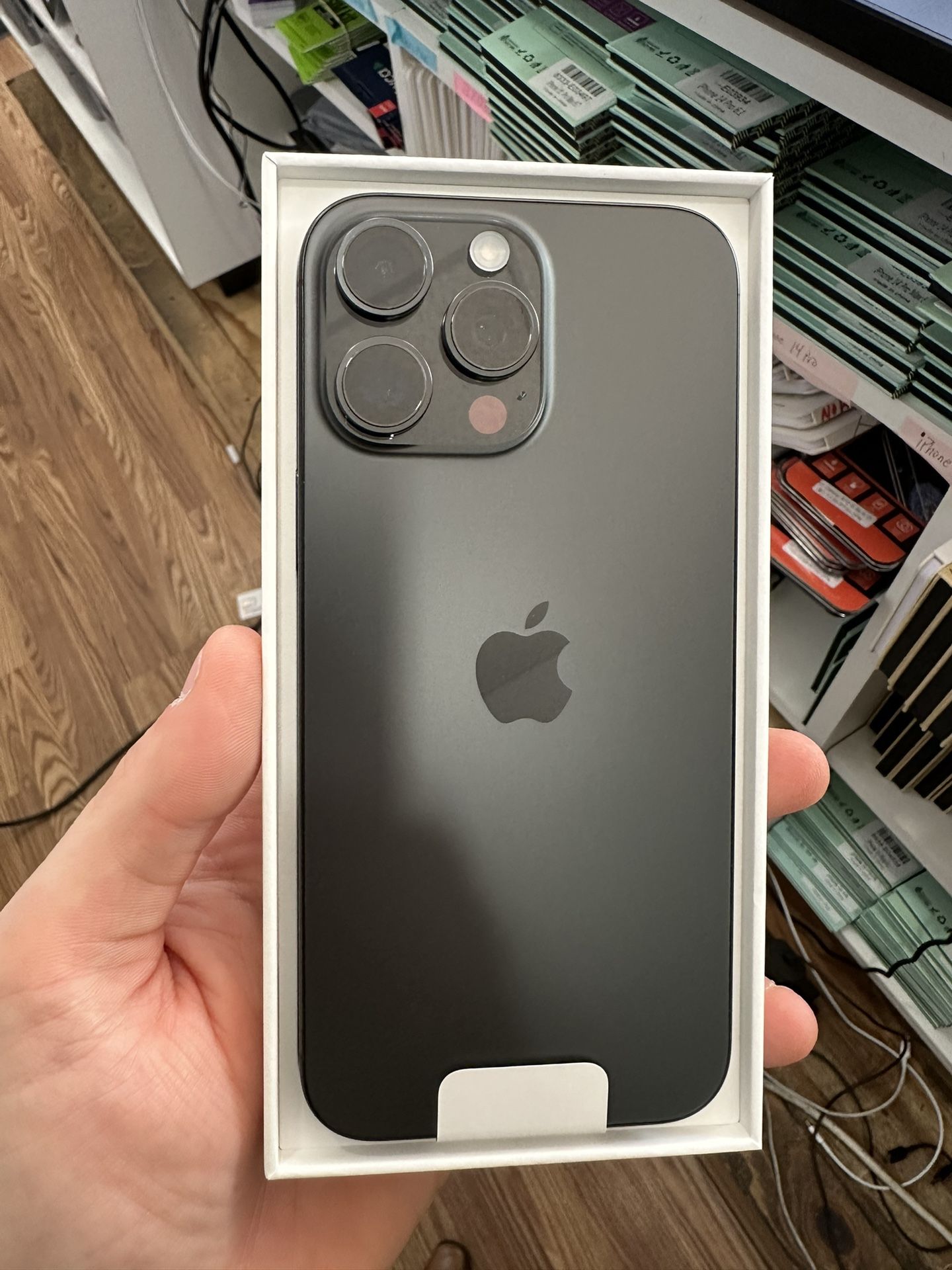 Unlocked iPhone 16 Pro ( Financing Available )