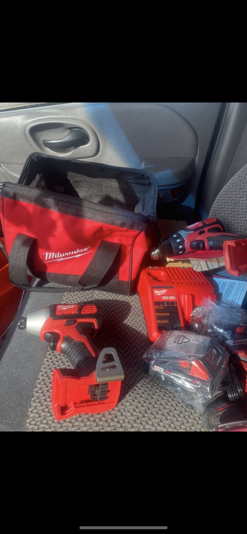 Milwaukee M18Cordless Drill/Driver Set Like New The Drill Is New For Sure