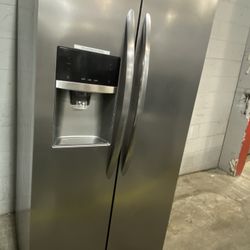 Stainless Sidexside Fridge