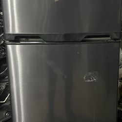 Small fridge in good condition