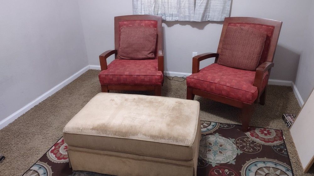 400$ Or Make Offer. Two Chairs And A Foot Rest. Like New N Clean. 400$ Or Best Offer