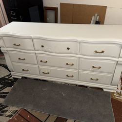 9- Drawer /// Dresser /// Bassett !!!! 