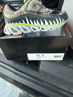 Boys shoes