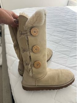 Tan Ugg boots