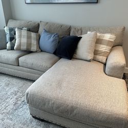Cottage Chic Sofa With Chaise
