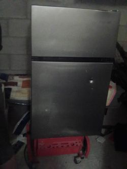 Vissani Fridge with freezer