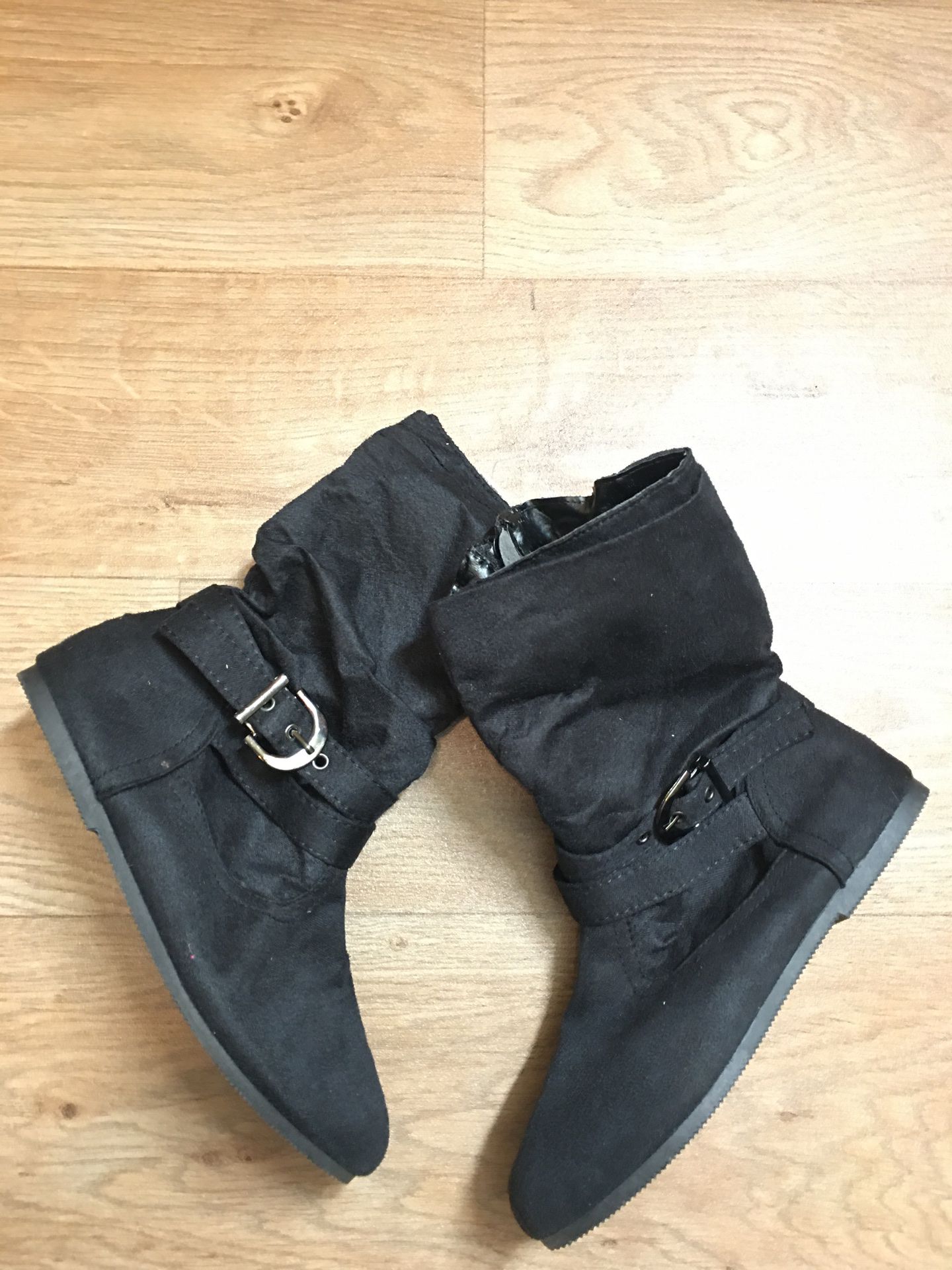 Girls boots Size 3 New No Tags