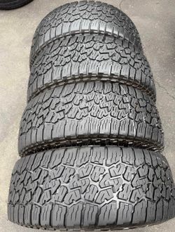 245/65/17 Falken Selling a set of 4 tires in excellent condition 🫡