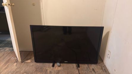 Sanyo Flat Screen TV with Remote