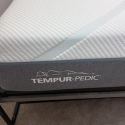 Tempur-pedic Queen Mattress New!!! 