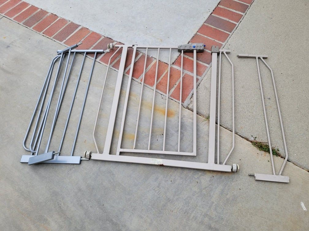 Evenflow Wide Baby Toddler Pet Dog Gate Room Divider With Door