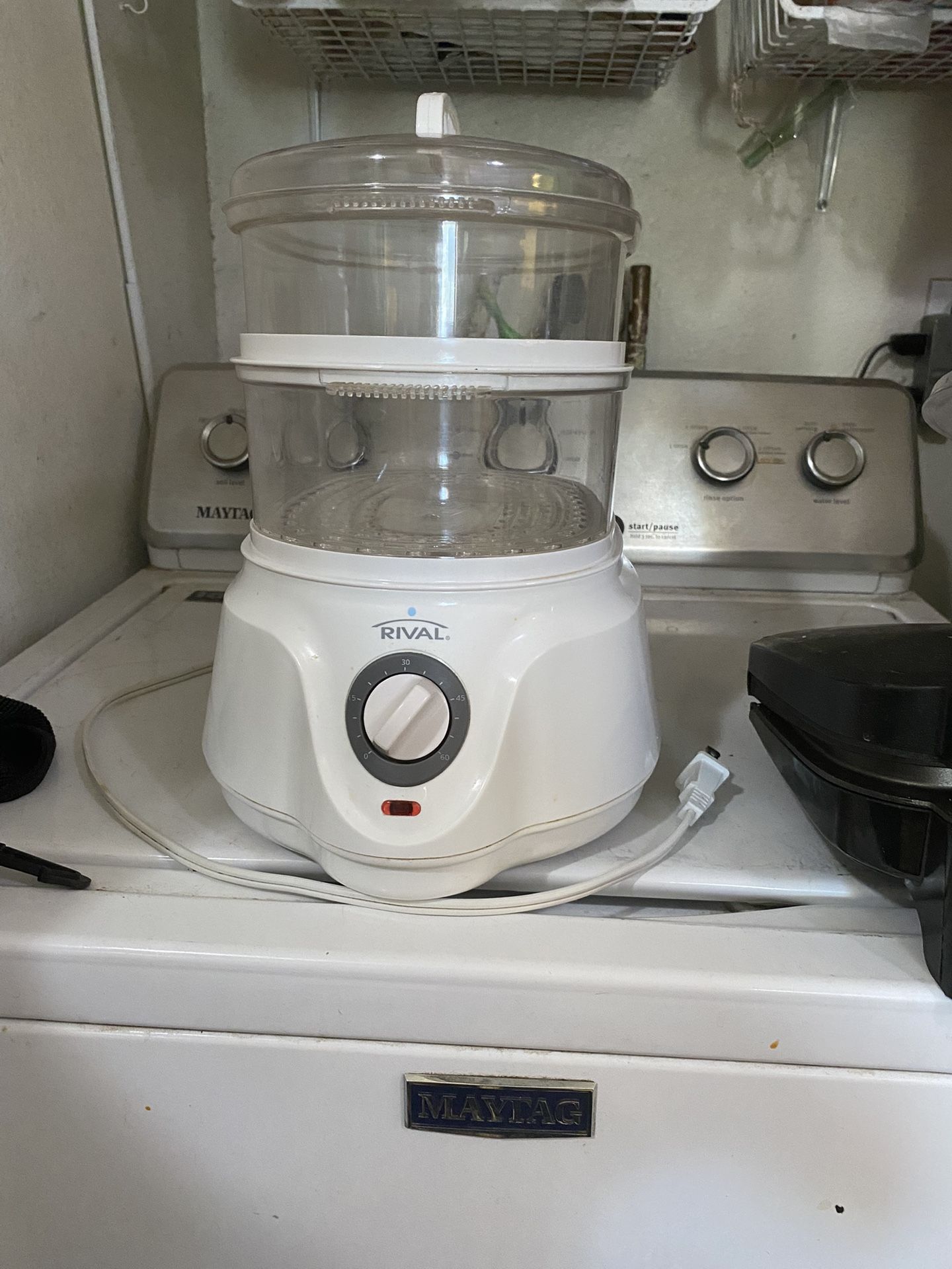 Food Steamer . 8$