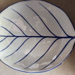 🔵4 Vintage CHAMPAKA LEAF 9x7 Plates: Blue & White • ASIAN🔵