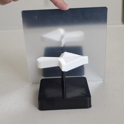 Magic Right Arrow Optical Illusion Trick Novelty Toy Knick Knack Prank