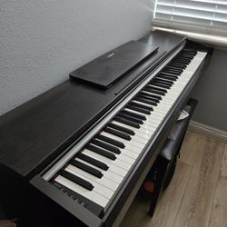 Like new. Piano synthethizer Yamaha Ariya YDP-142