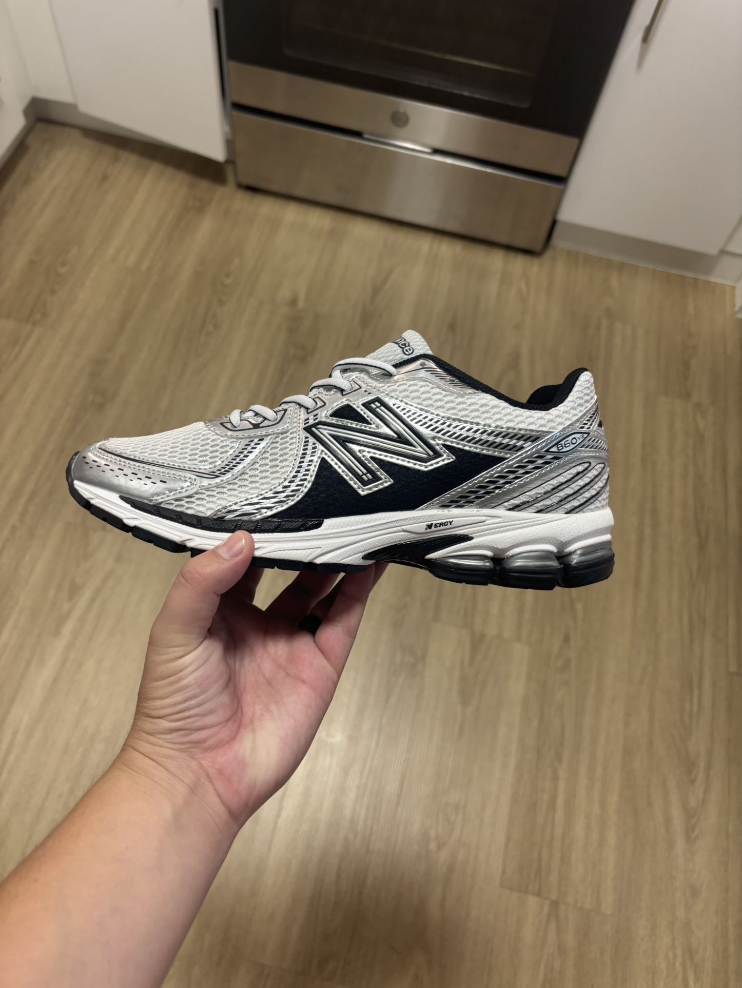 New Balance 860 Silver 