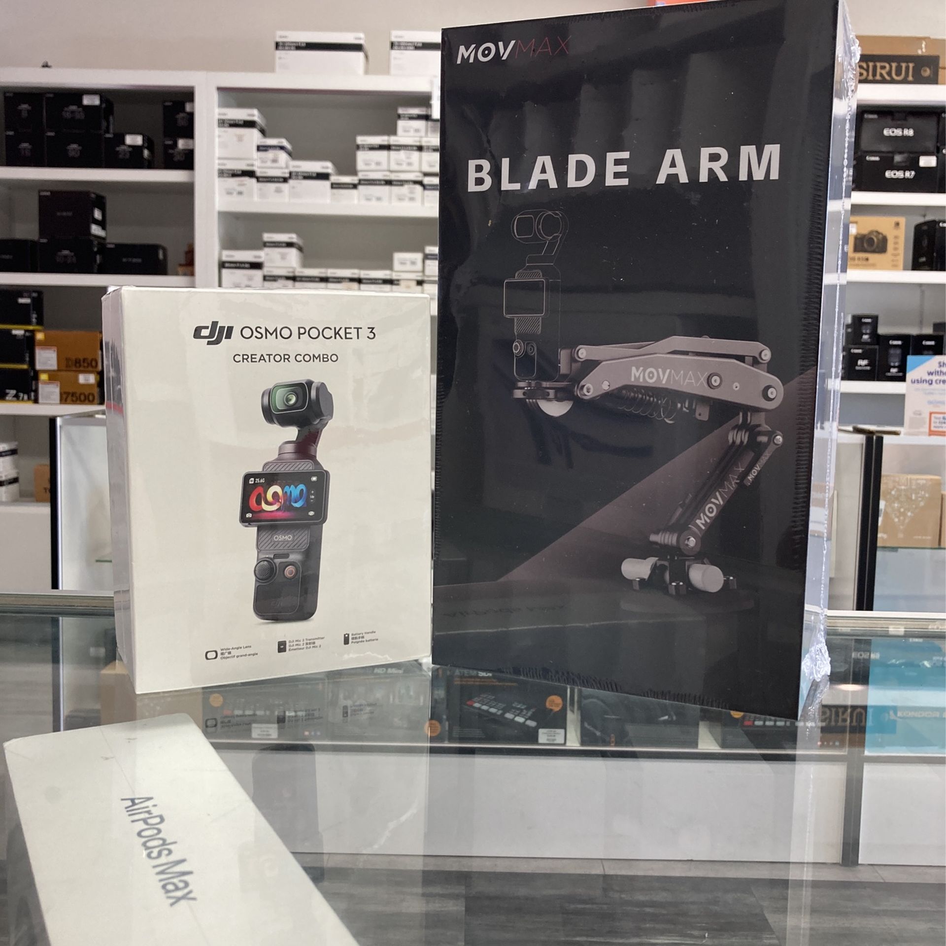 DJI OSMO POCKET 3 (CREATOR COMBO) & MOV MAX BLADE ARM BUNDLE