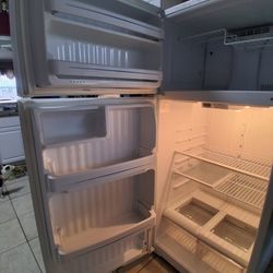 For sale: GE Top-Freezer Refrigerator