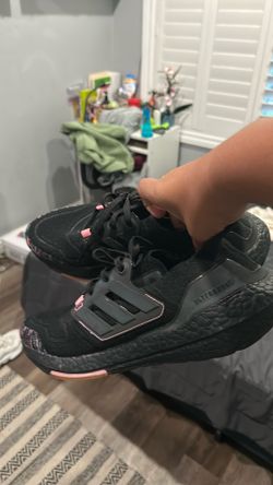 Adidas Ultraboost 22 “Black beam pink”