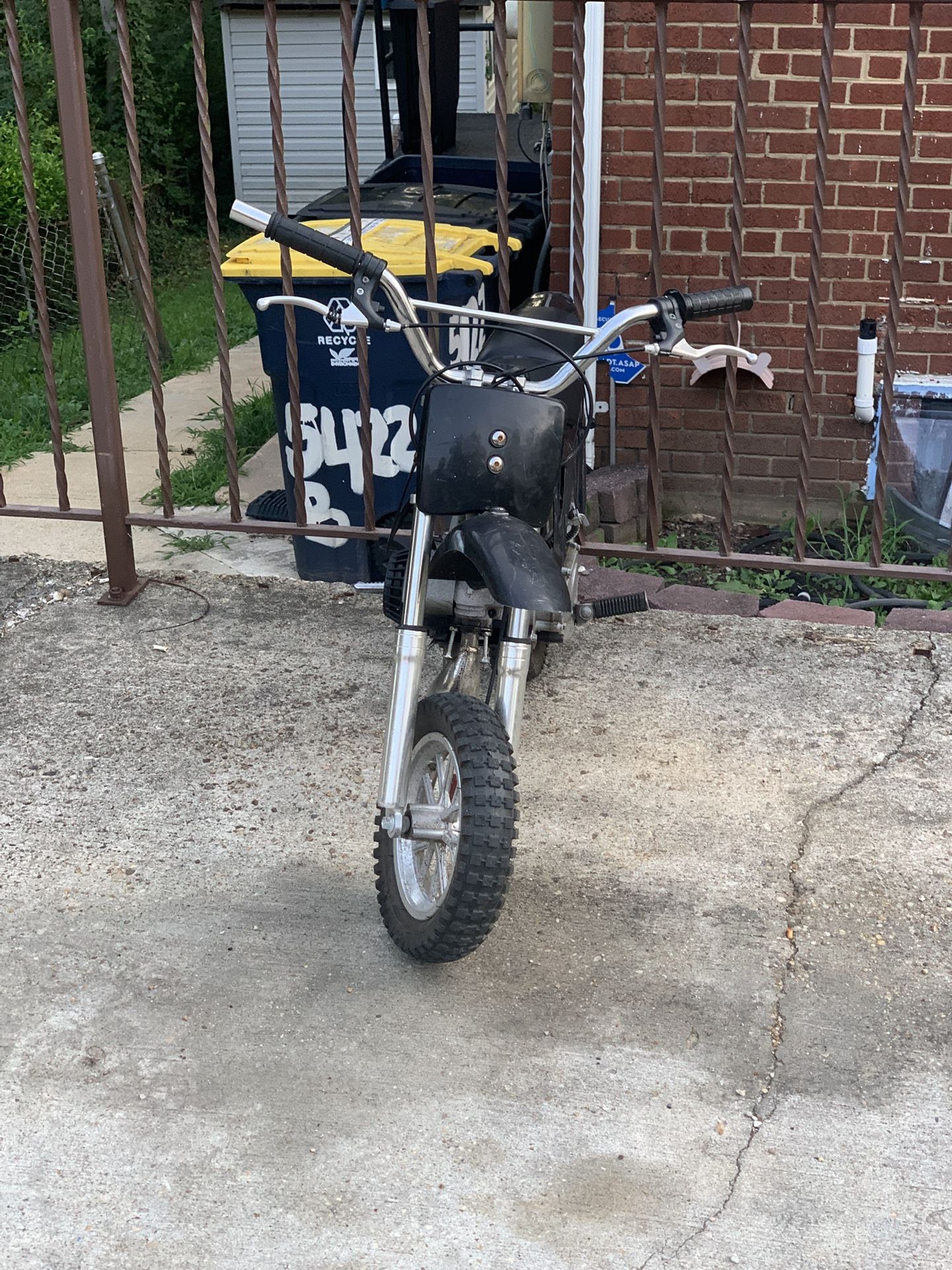 ⚠️The Motor Is Locked⚠️ 50cc Dirt Bike Trade For Wheelie Pedal Bike Or Modded Razor