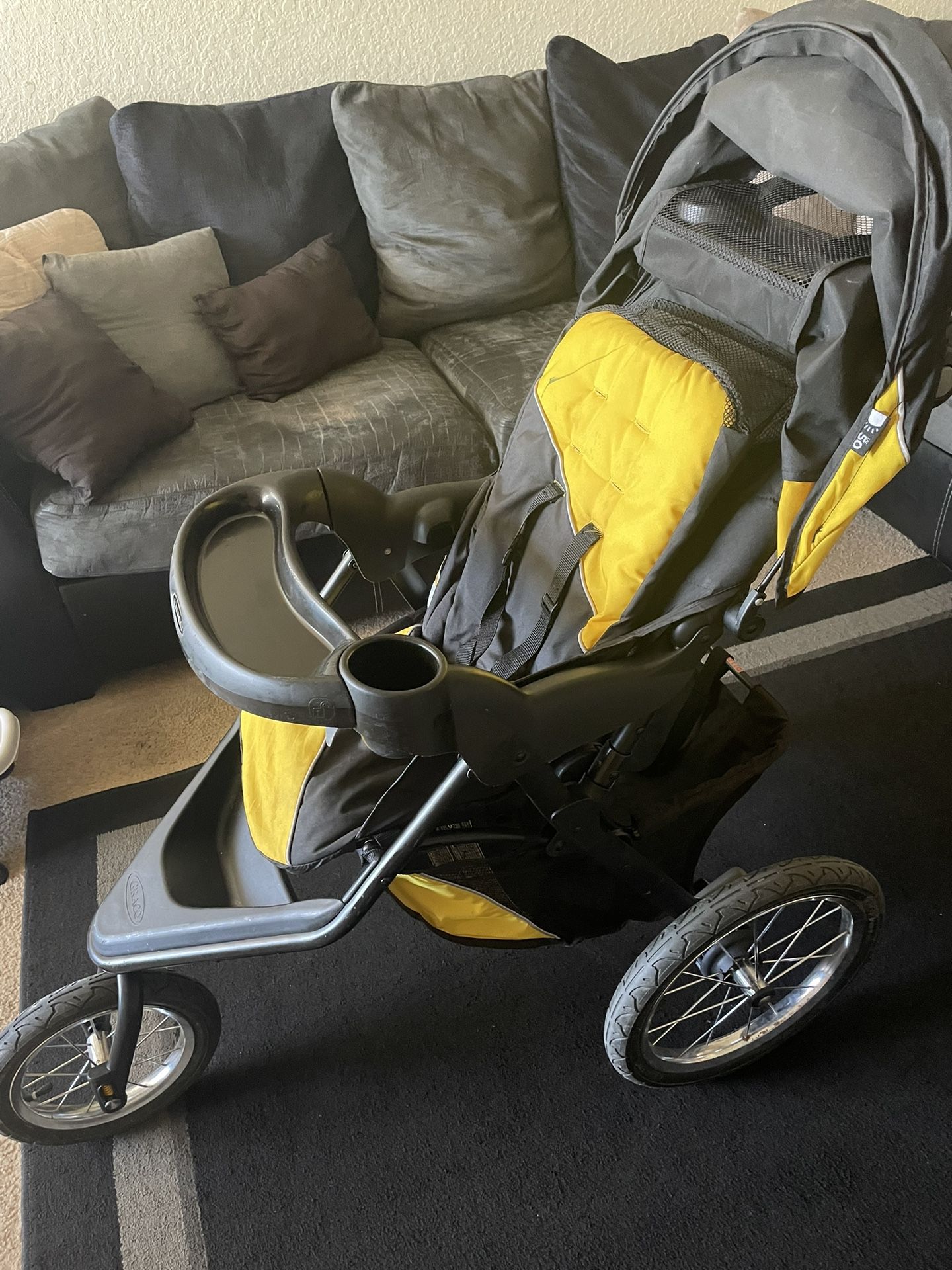 Graco jogging stroller 2025 yellow and black