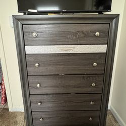 5 Drawer And Jewelry Drawer Dresser