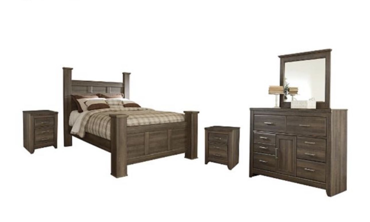 Juararo Queen Poster Bed With Mirrored Dresser And 2 Nightstands