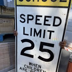 Large school speed limit sign