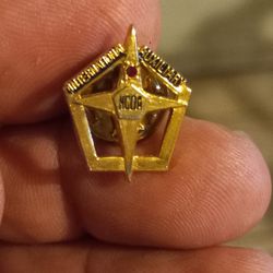 International Non Commissioned Officers Assoc. Auxiliary Gold Toned Pin.