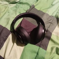 Black Noise Cancelling Beats