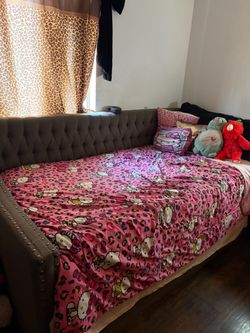 Twin day bed