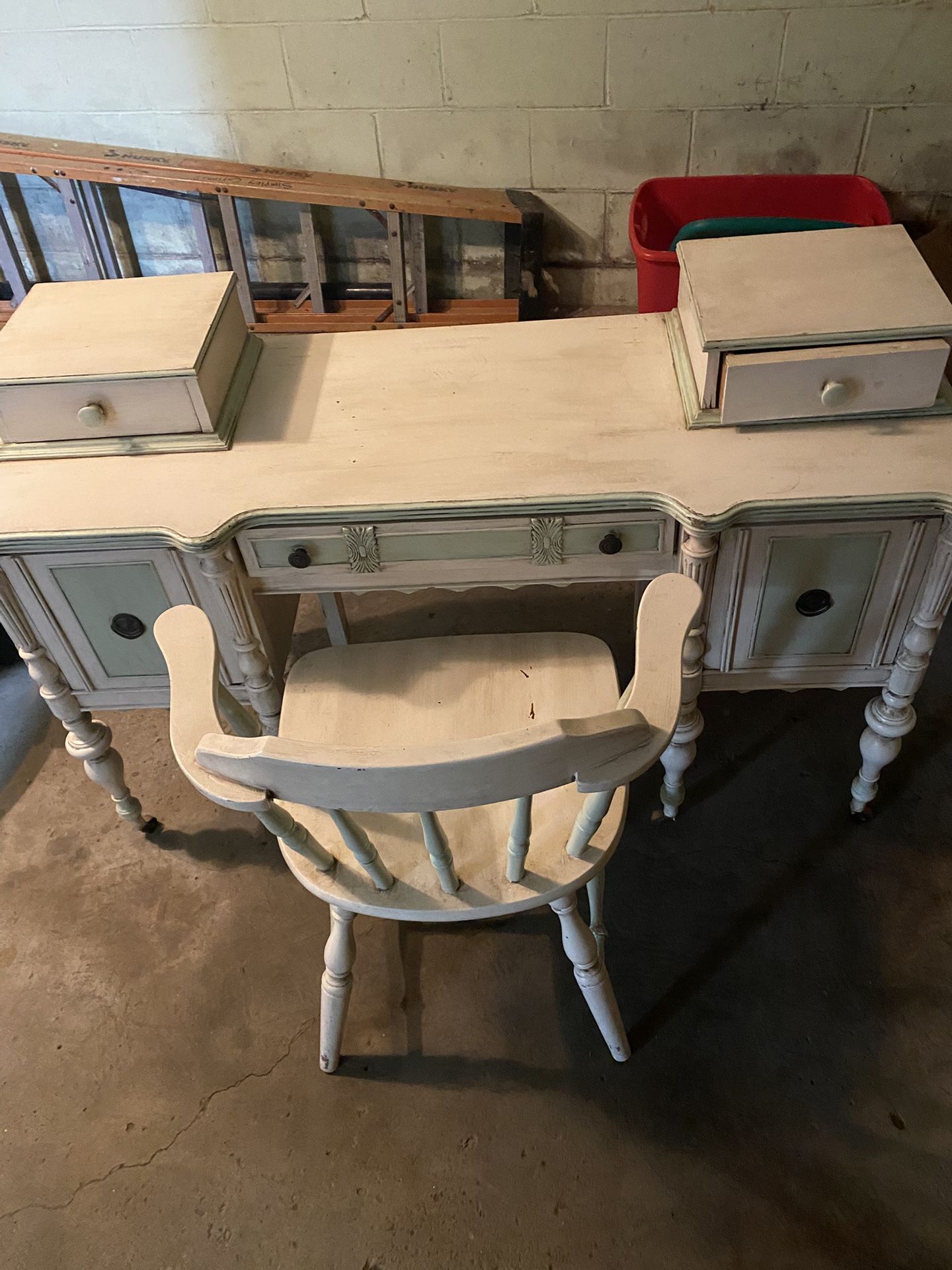 Vanity Desk And Chair