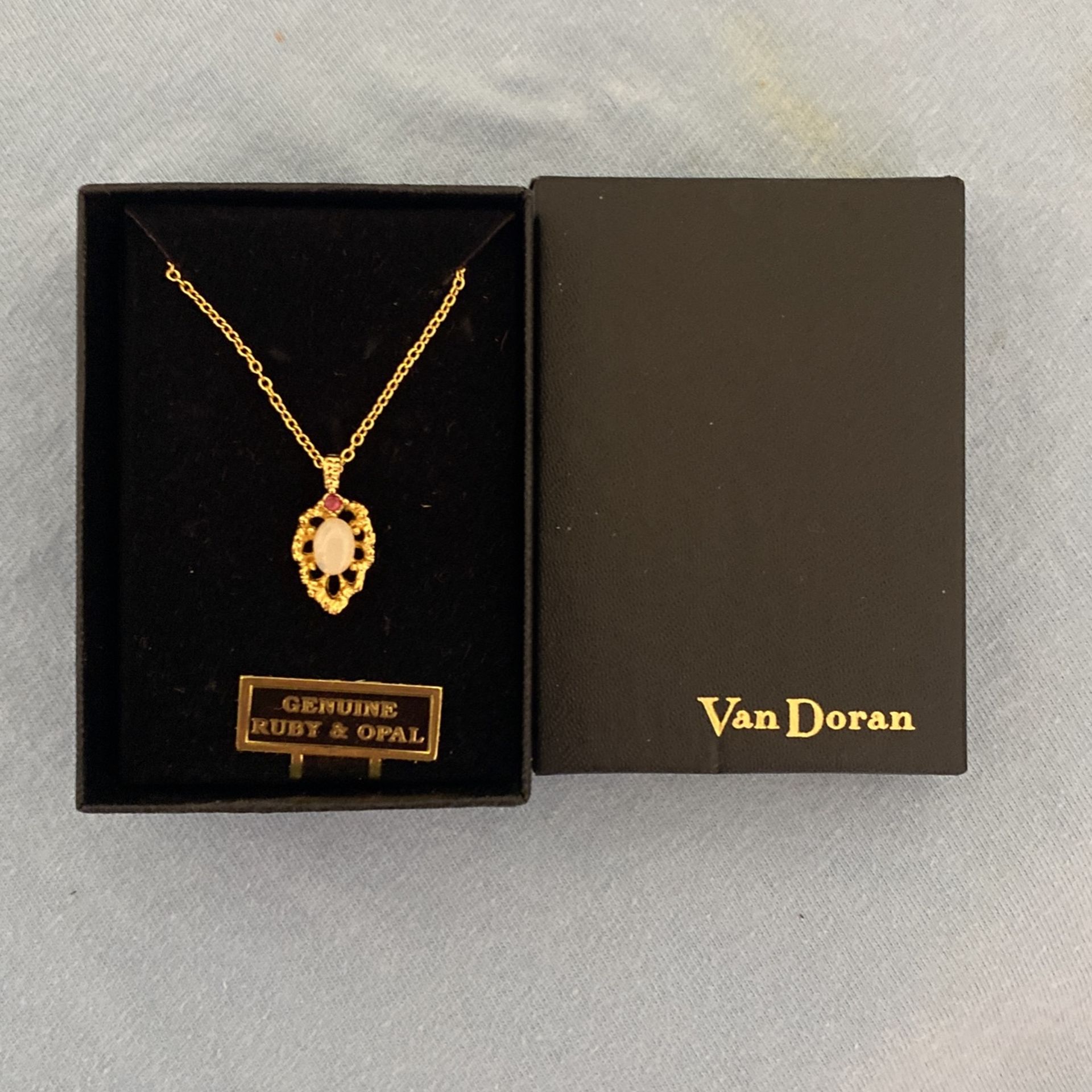 Vtg. NIB Van Doran Genuine Ruby & Opal 18” Necklace.