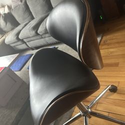 Rolling Modern Chair