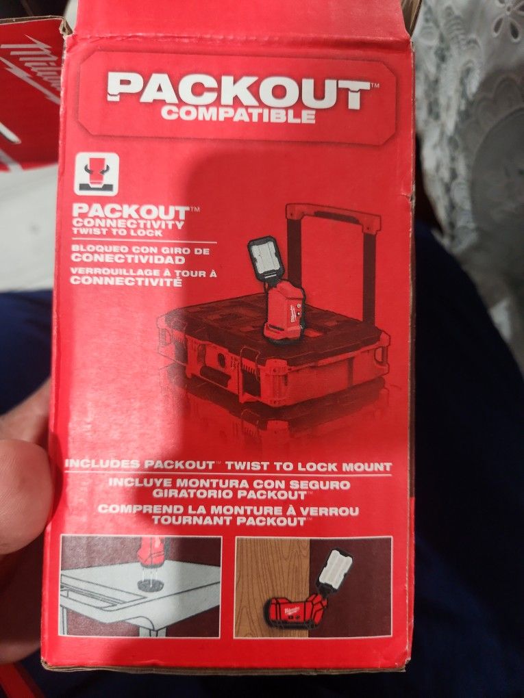 Milwaukee M12 Multi Directional Flood Light