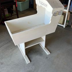 Vintage Baby Bassinet