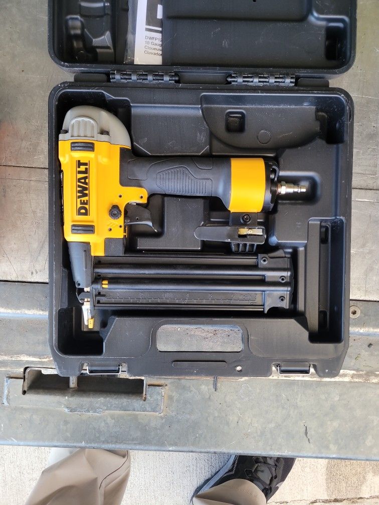 Dewalt 18GA Nail Gun