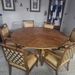 Kitchen table in 6 chairs.