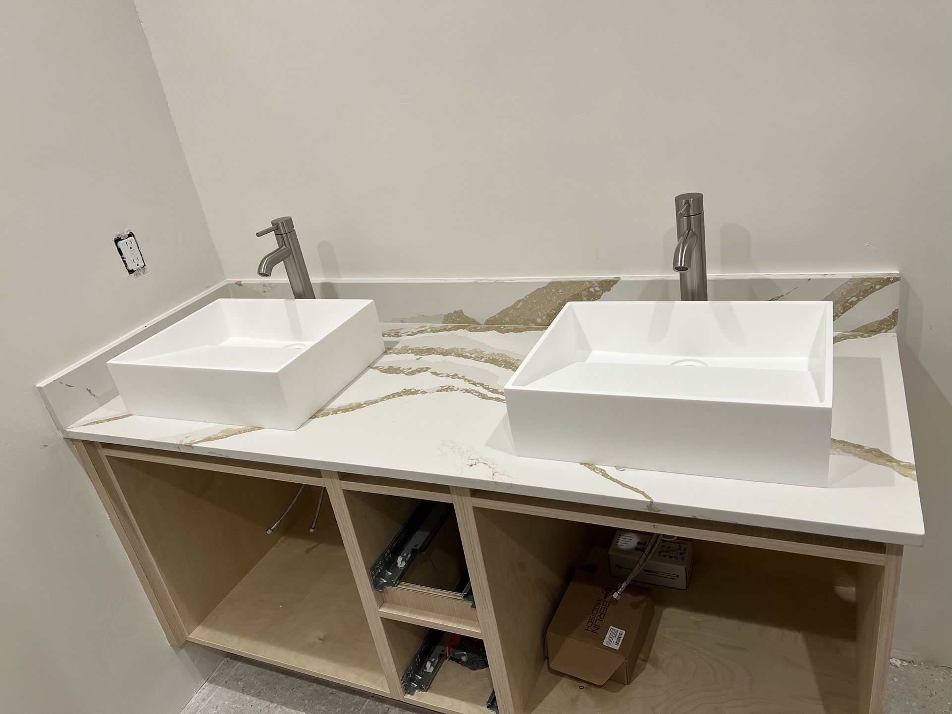 Calacatta Quartz Bathroom Vanity Top